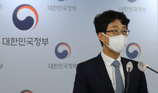 지난 7월28일 안성욱 국민권익위원회 부위원장이 정부서울청사에서 공직자 직무 관련 투기행위 집중신고 기간 운영결과를 발표하고 있다. <연합뉴스>